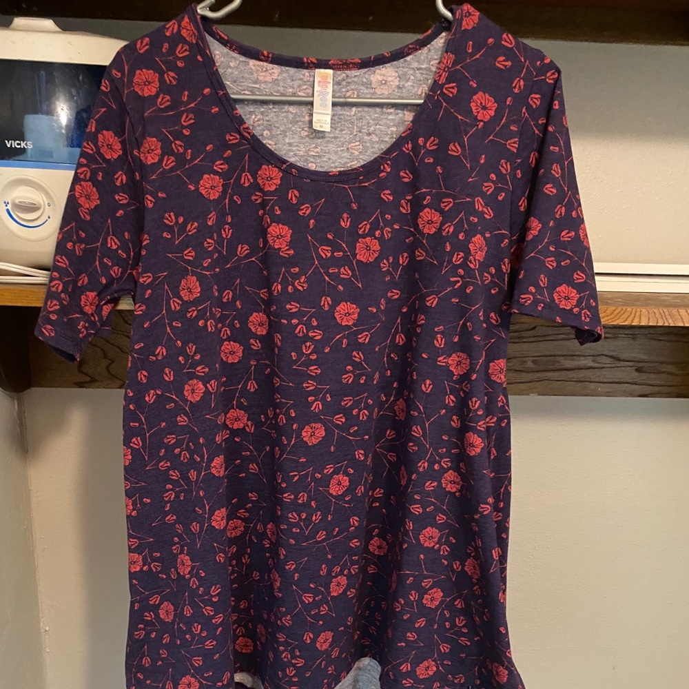 Lularoe shirt size medium
